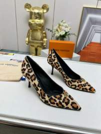 Picture of Louis Vuitton Shoes _SKULVsz35-417cmmnf041313620